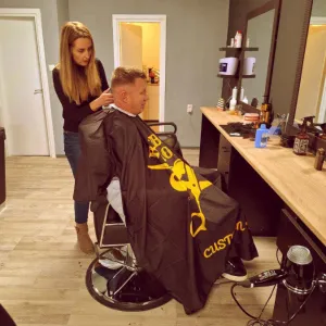 Zadnji desni profil fade frizure